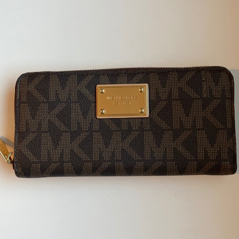 NWOT Michael Kors Wallet